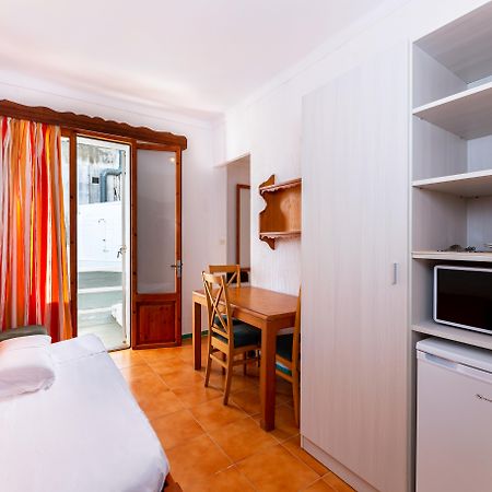Hostal Residencia San Francisco Пуерто Колом Екстериор снимка