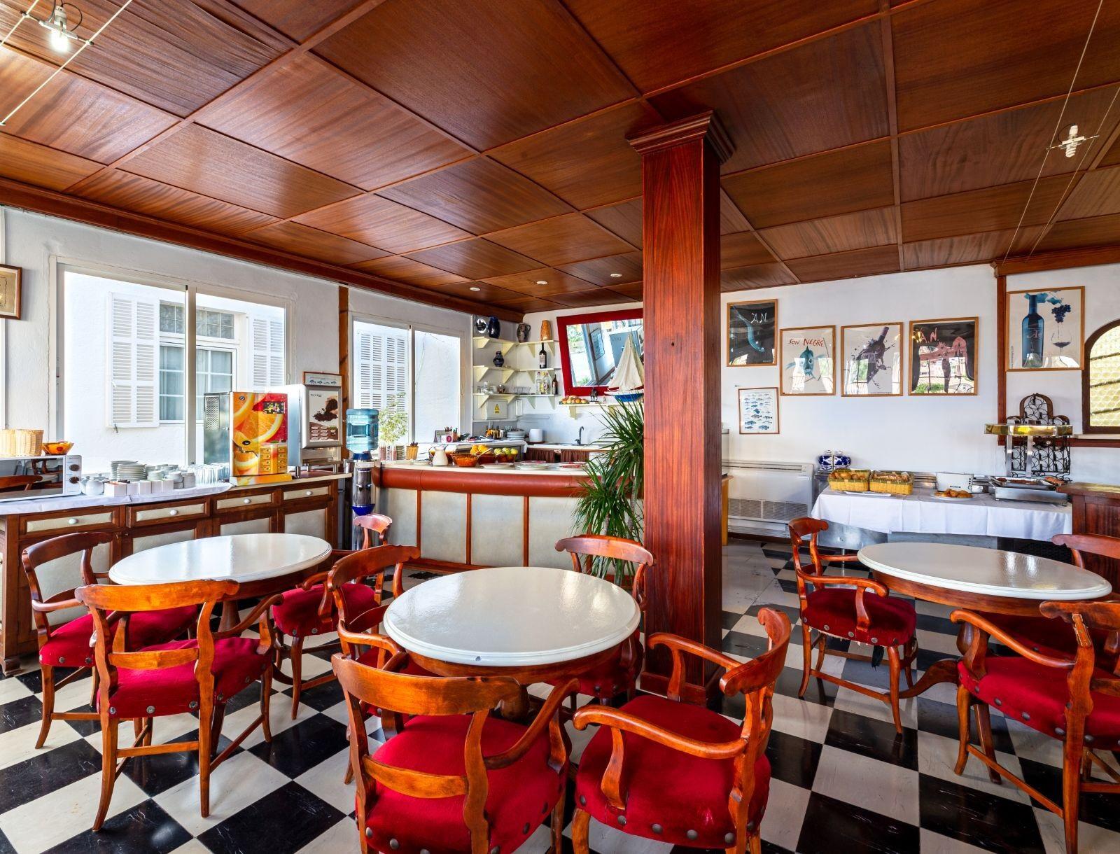 Hostal Residencia San Francisco Пуерто Колом Екстериор снимка