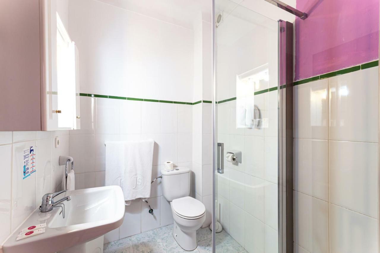 Hostal Residencia San Francisco Пуерто Колом Екстериор снимка